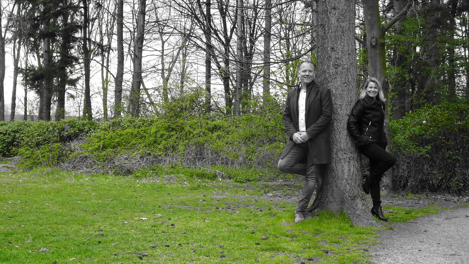 Twee adviseurs in park
