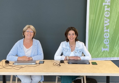 Twee adviseurs aan tafel